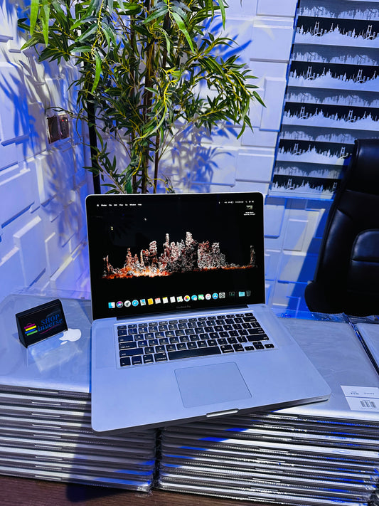 15-inch Apple MacBook Pro 2010 - Intel Core i5 - 500GB HDD - 4GB RAM - Keyboard Light