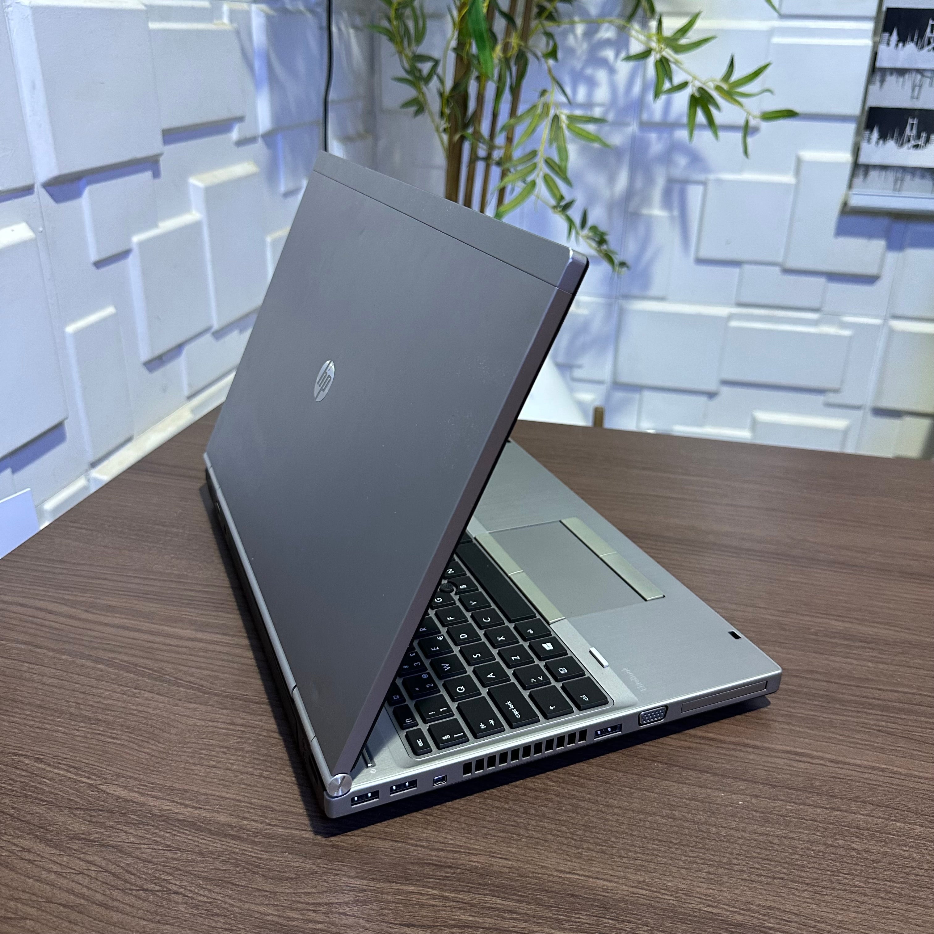 HP EliteBook 8570p - Intel Core i7 - 256GB SSD - 8GB RAM