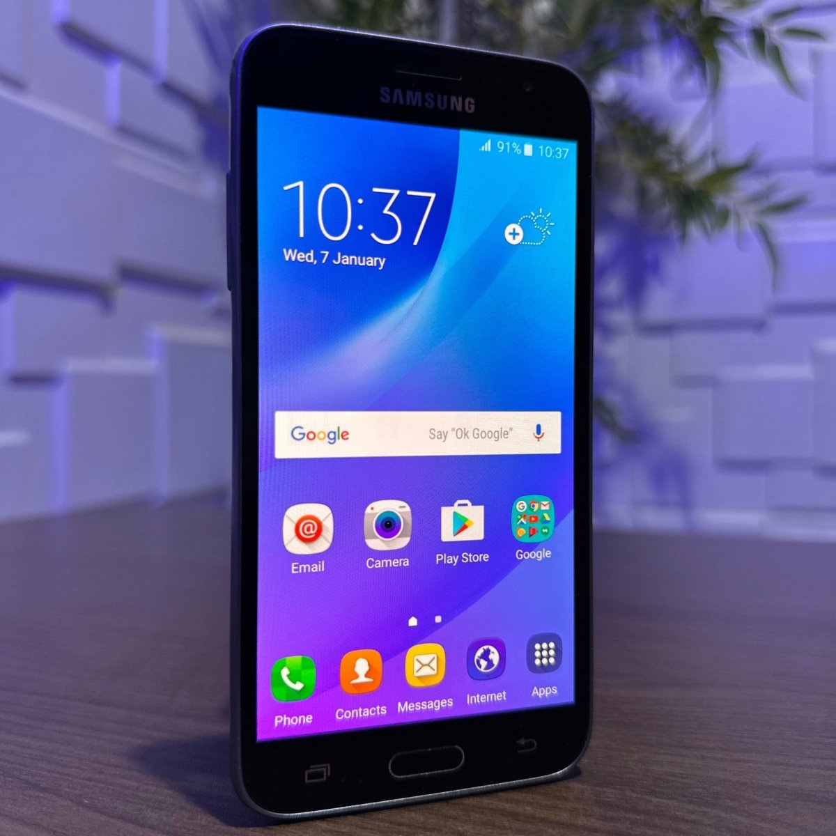 8GB Samsung Galaxy J3 (2016)