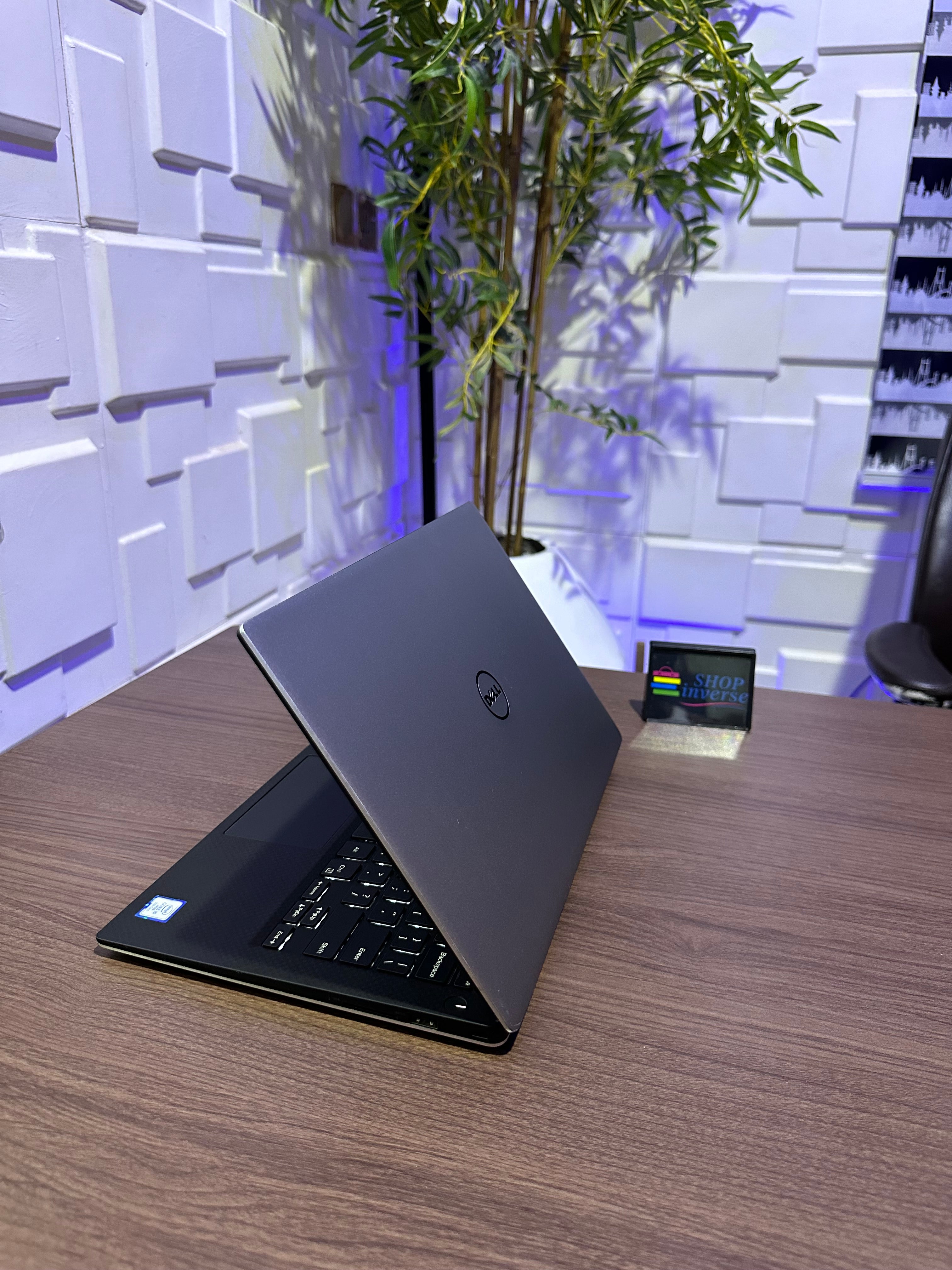 Dell XPS 13 9350 | 6th Gen Core i5 | 8GB RAM | 256GB SSD | Backlit Keyboard