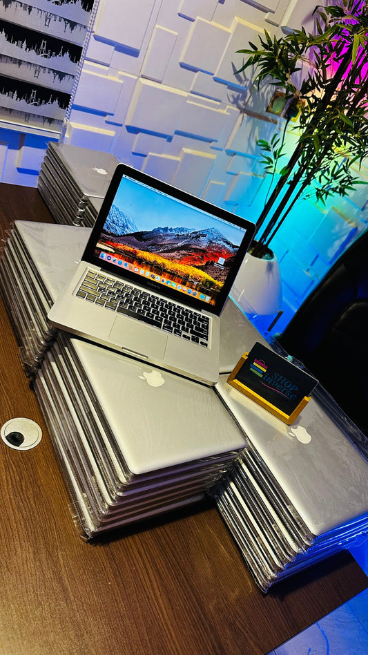 13.3 inches Apple MacBook Pro 2011 - Intel Core i7 - 500GB HDD - 4GB RAM - Keypad Light