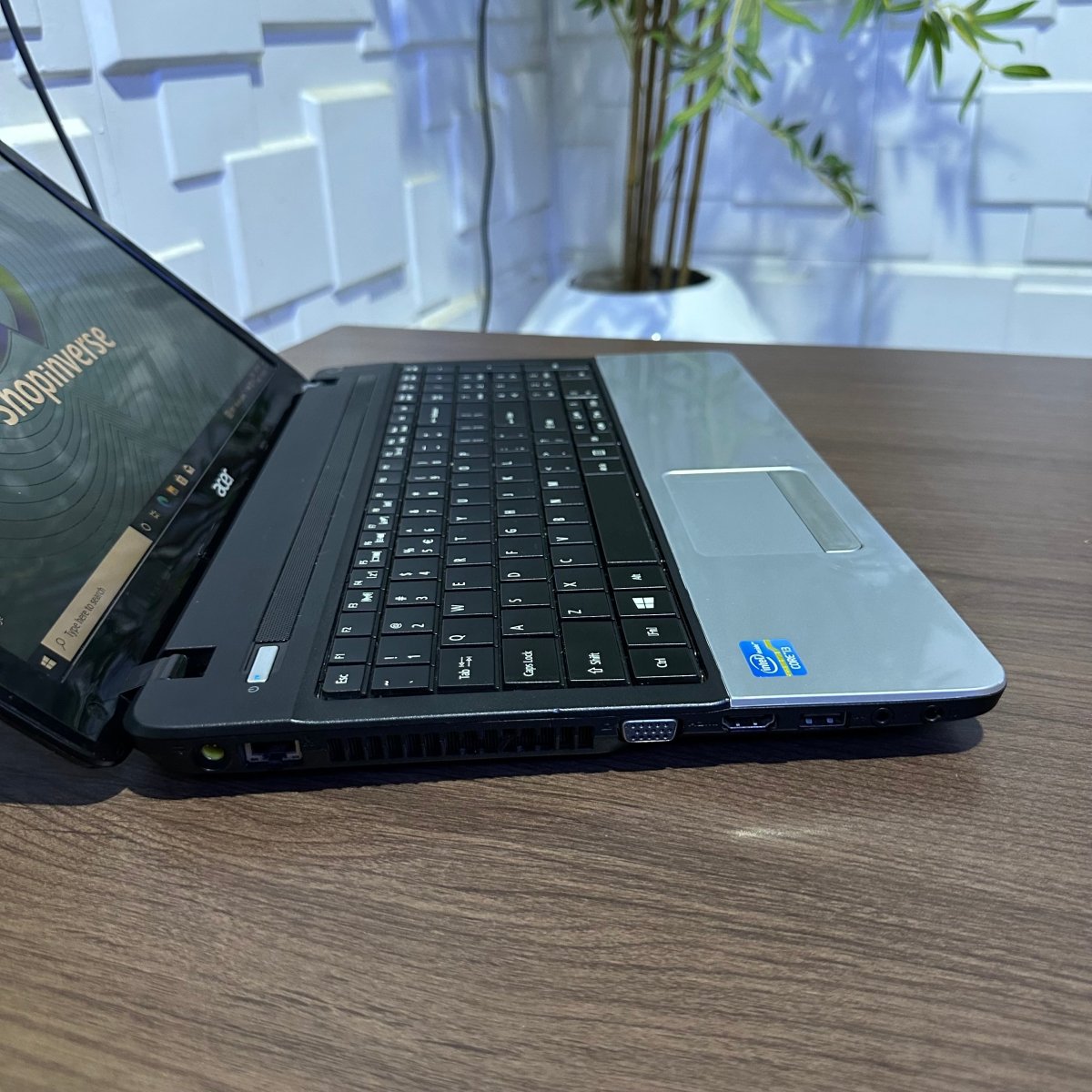 Acer Aspire E1 - Intel Core i3 - 128GB SSD - 8GB RAM