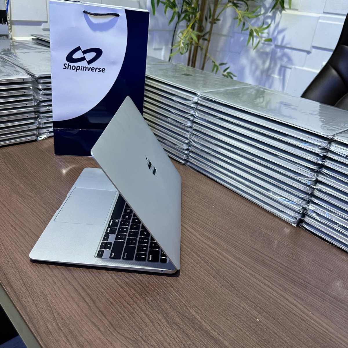 Apple MacBook Air 2020 - Intel Core i5 - 256GB SSD - 8GB RAM - Touch ID - Keyboard Light