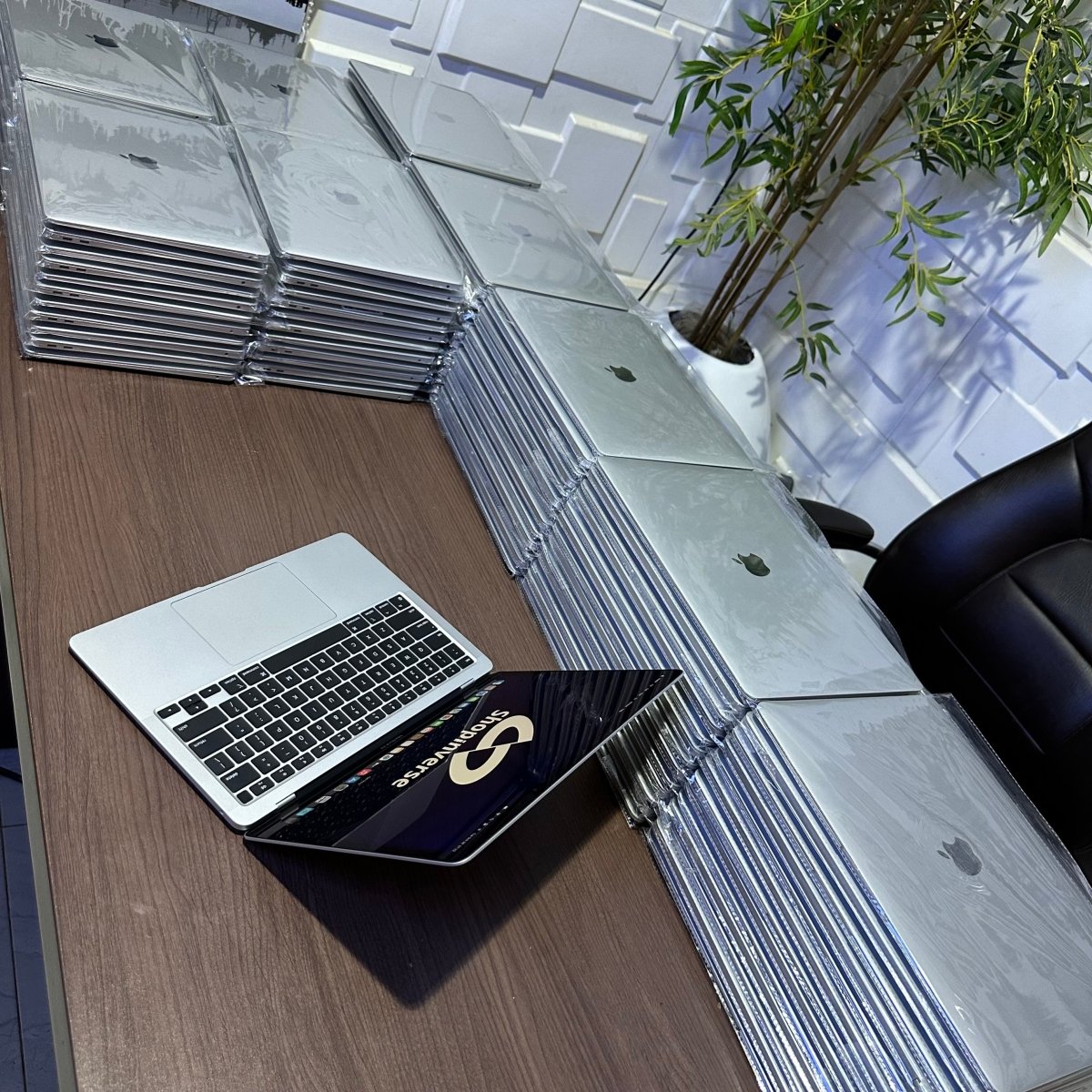 Apple MacBook Air 2020 - Intel Core i5 - 256GB SSD - 8GB RAM - Touch ID - Keyboard Light