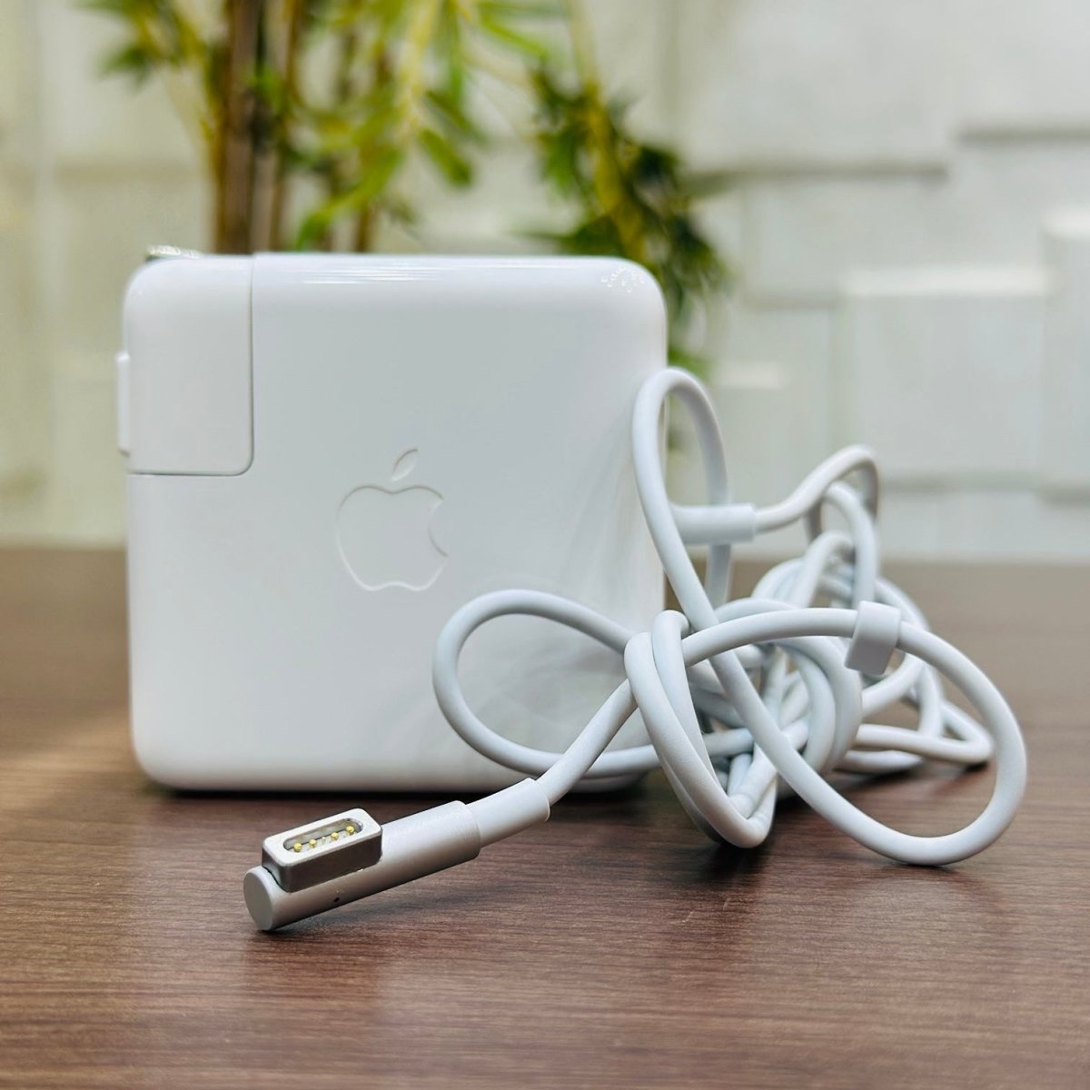 Apple MacBook Charger - Safe 1