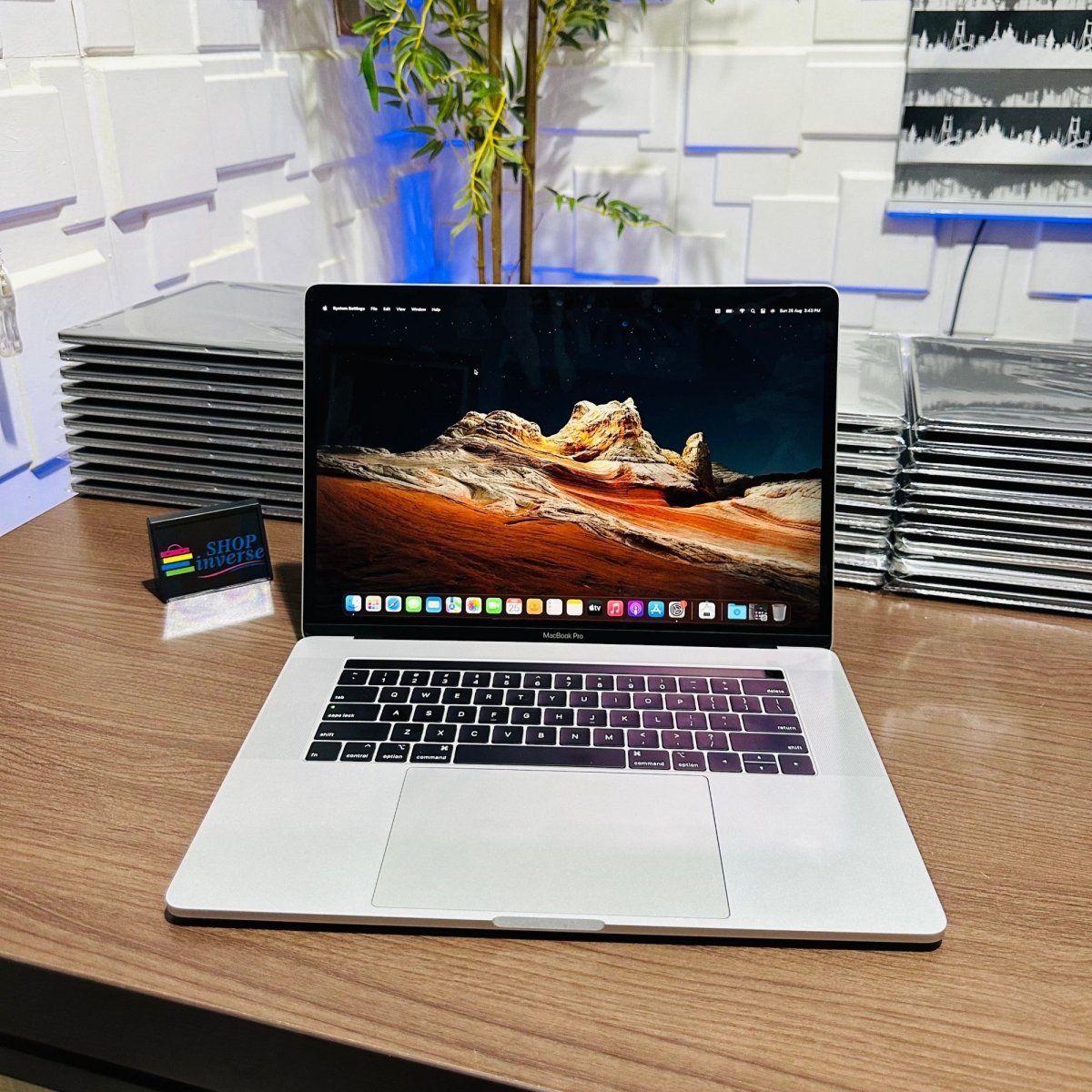 Apple MacBook Pro 2018 - Intel Core i7 - 256GB SSD - 16GB RAM - 4GB Dedicated Graphics - Touch ID - Touch Bar - Keyboard Light
