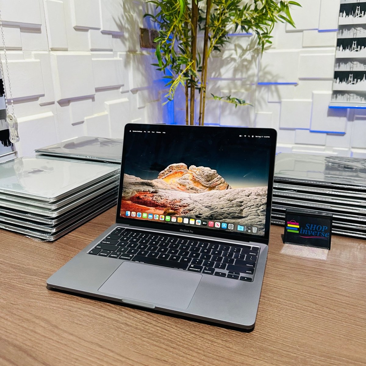 Apple MacBook Pro 2019 - Intel Core i5 - 128GB SSD - 8GB RAM - Touch ID - Touch Bar - Keyboard Light