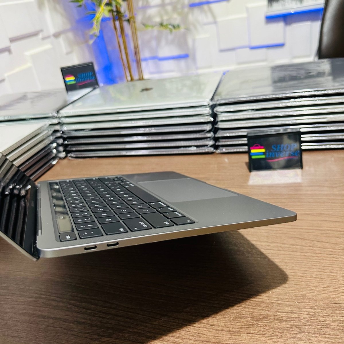 Apple MacBook Pro 2019 - Intel Core i5 - 128GB SSD - 8GB RAM - Touch ID - Touch Bar - Keyboard Light
