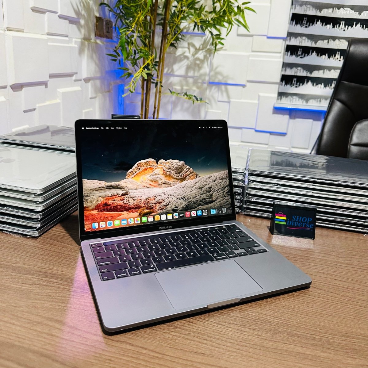 Apple MacBook Pro 2019 - Intel Core i5 - 128GB SSD - 8GB RAM - Touch ID - Touch Bar - Keyboard Light