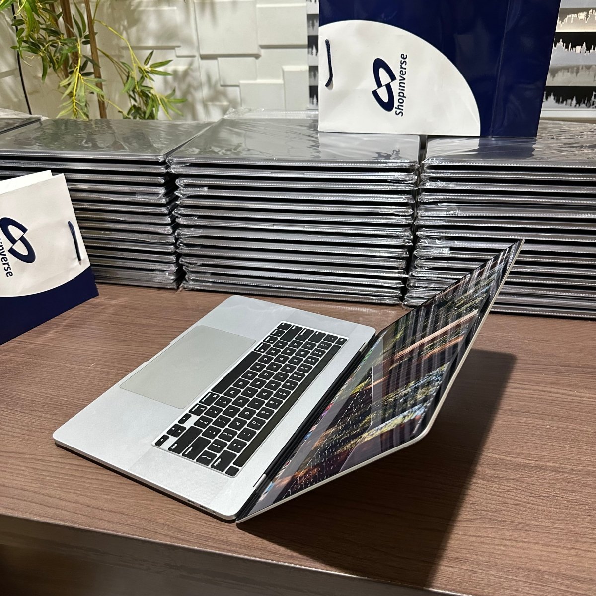 Apple MacBook Pro 2019 - Intel Core i7 - 256GB SSD - 16GB RAM - 4GB Dedicated Graphics - Touch ID - Touch Bar - Keyboard Light