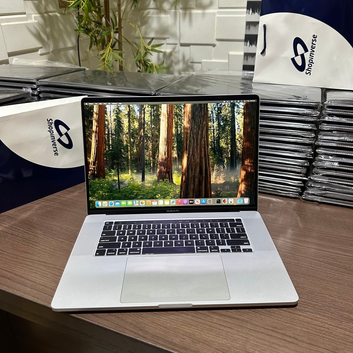 Apple MacBook Pro 2019 - Intel Core i7 - 256GB SSD - 16GB RAM - 4GB Dedicated Graphics - Touch ID - Touch Bar - Keyboard Light