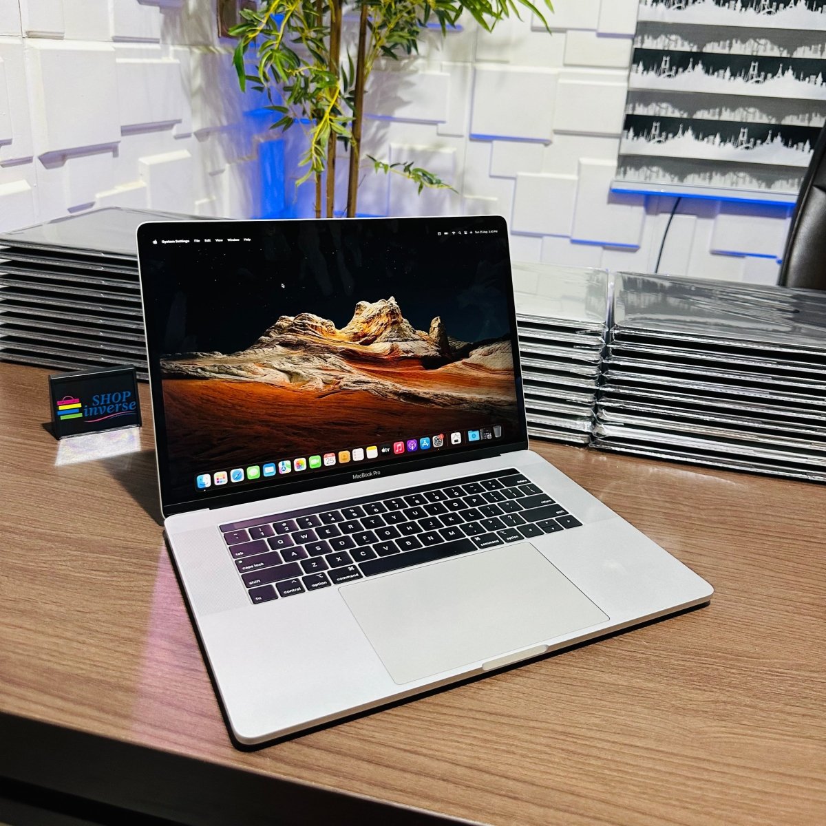 Apple MacBook Pro 2019 - Intel Core i7 - 500GB SSD - 16GB RAM - 4GB Dedicated Graphics - Touch ID - Touch Bar - Keyboard Light