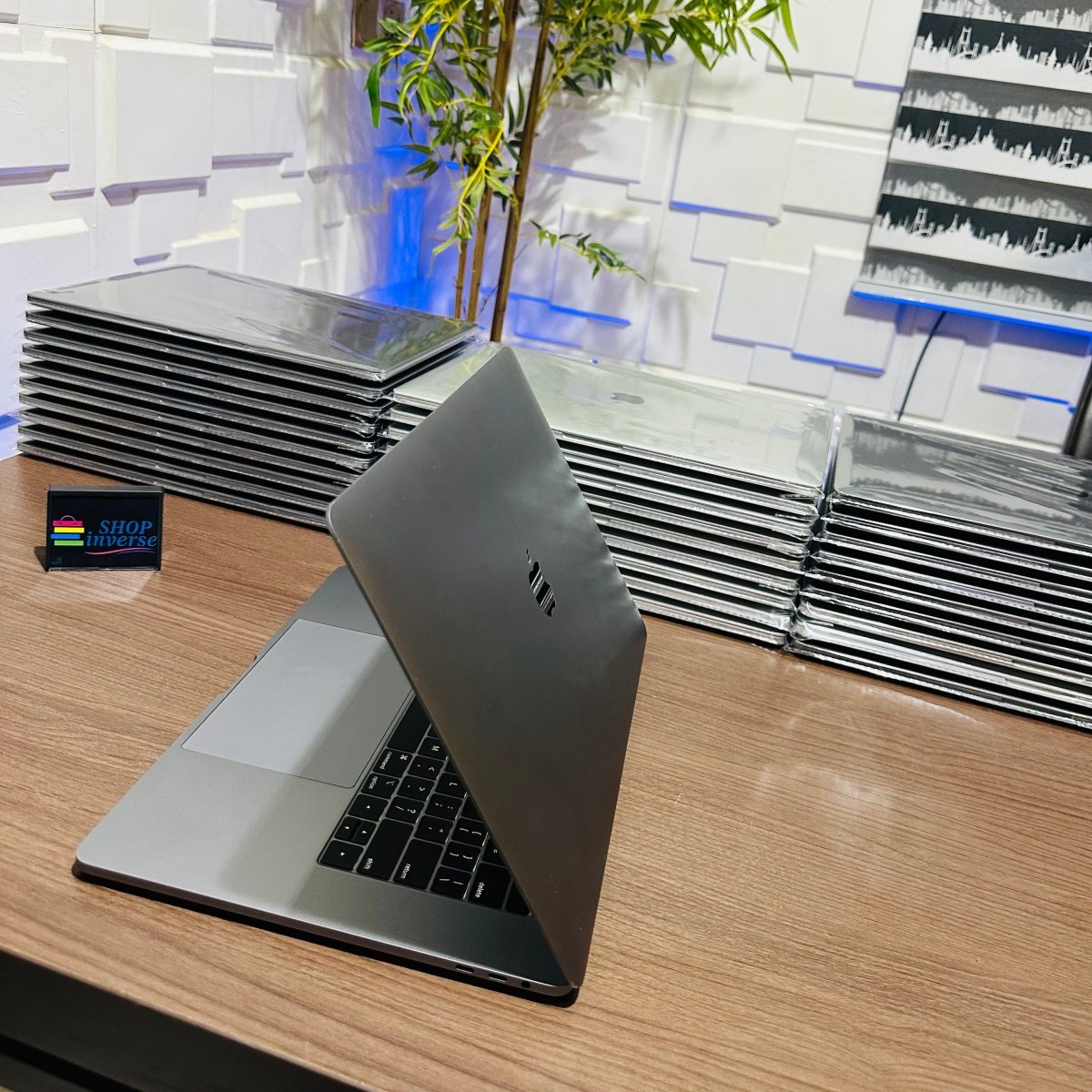 Apple MacBook Pro 2019 - Intel Core i9 - 1TB SSD - 32GB RAM - 4GB Dedicated Graphics - Touch ID - Touch Bar - Keyboard Light