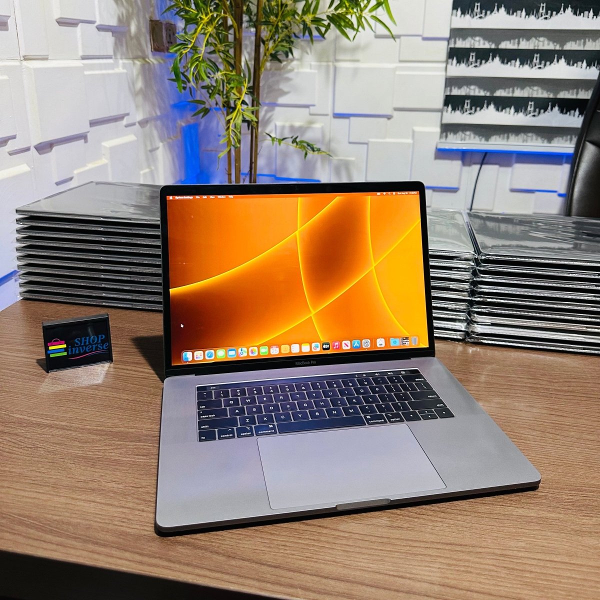 Apple MacBook Pro 2019 - Intel Core i9 - 1TB SSD - 32GB RAM - 4GB Dedicated Graphics - Touch ID - Touch Bar - Keyboard Light