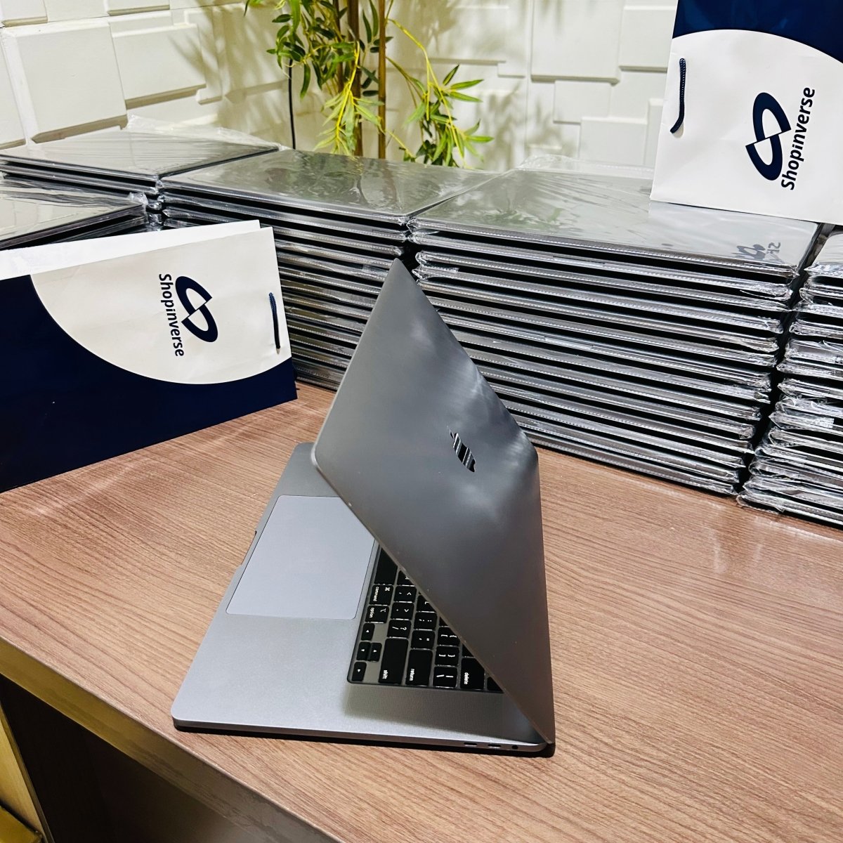 Apple MacBook Pro 2019 - Intel Core i9 - 500GB SSD - 32GB RAM - 4GB Dedicated Graphics - Touch ID - Touch Bar - Keyboard Light