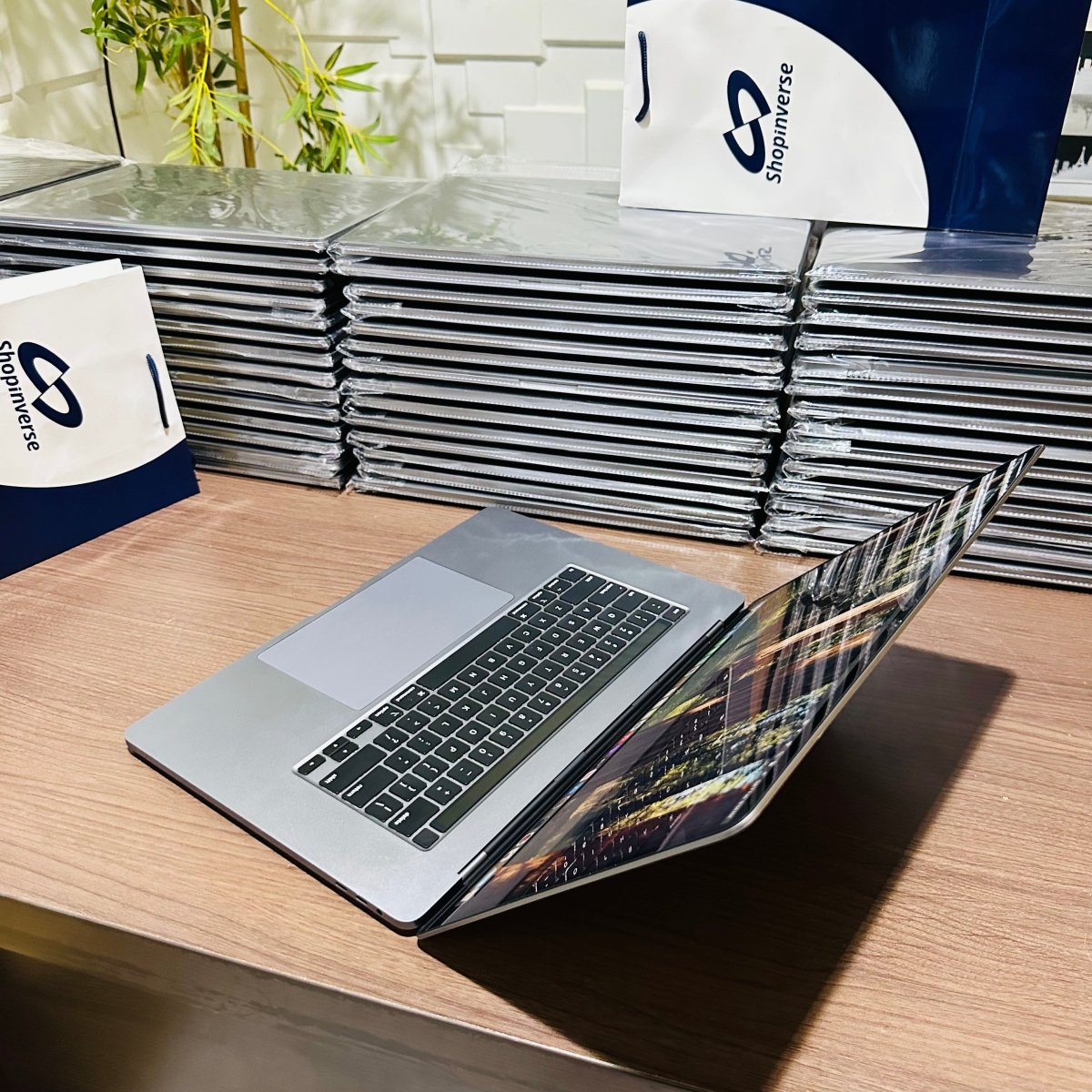 Apple MacBook Pro 2019 - Intel Core i9 - 500GB SSD - 32GB RAM - 4GB Dedicated Graphics - Touch ID - Touch Bar - Keyboard Light