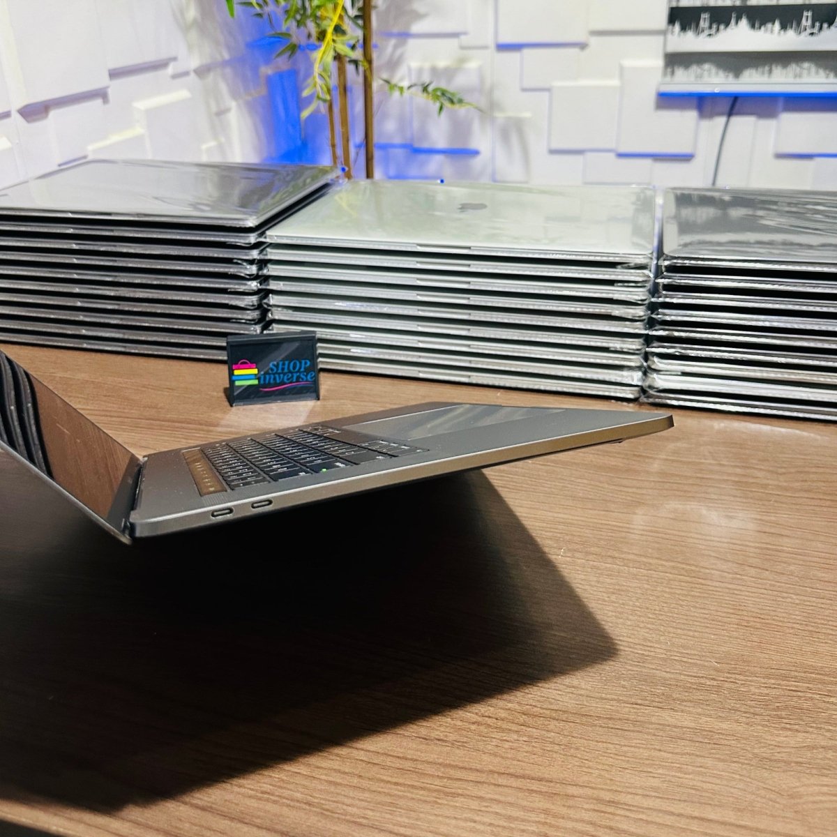 Apple MacBook Pro 2019 - Intel Core i9 - 500GB SSD - 32GB RAM - 4GB Dedicated Graphics - Touch ID - Touch Bar - Keyboard Light