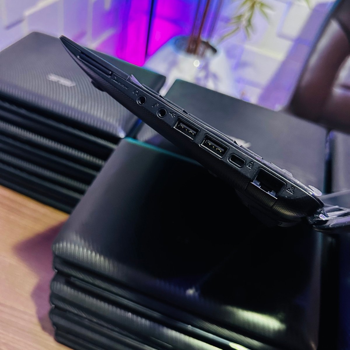 Asus Eee PC Seashell - Intel Atom N450 - 320GB HDD - 2GB RAM - (Bad battery)