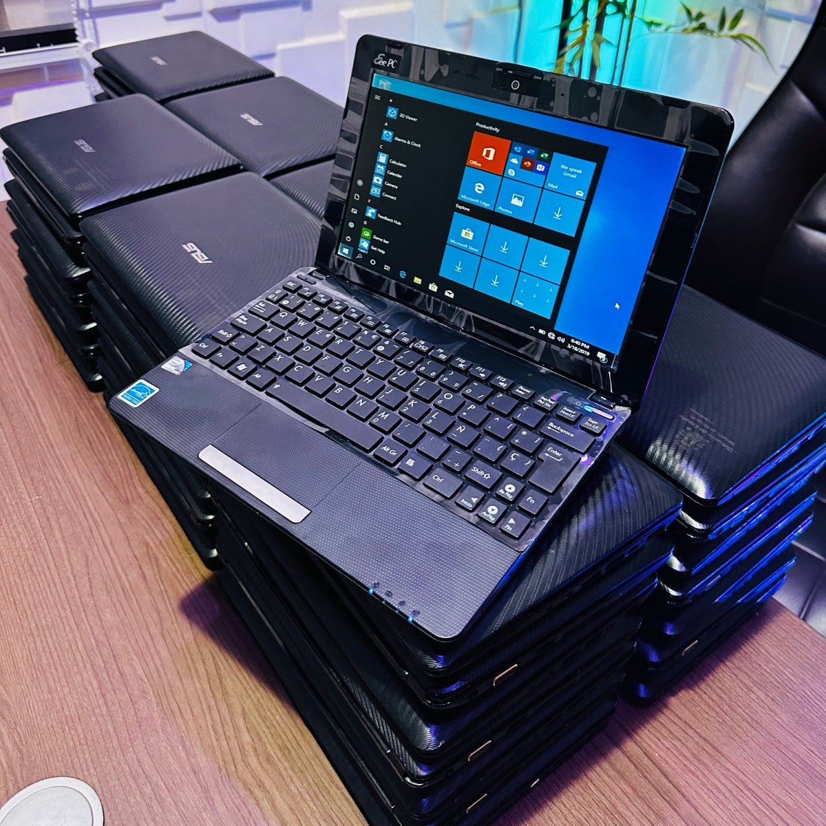 Asus Eee PC Seashell - Intel Atom N450 - 320GB HDD - 2GB RAM - (Bad battery)