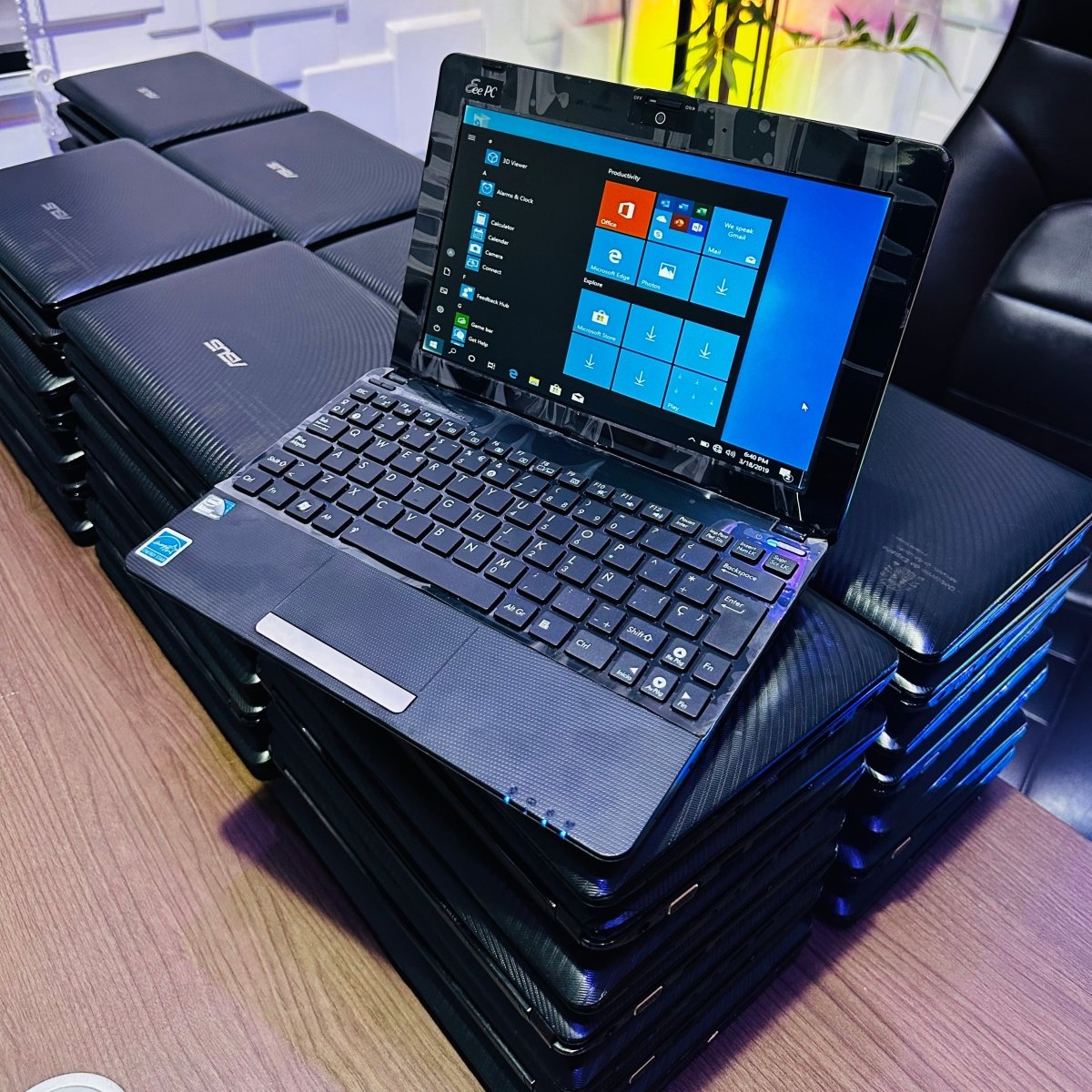 Asus Eee PC Seashell - Intel Atom N450 - 320GB HDD - 2GB RAM - (Bad battery)