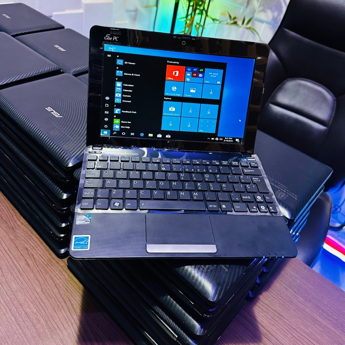 Asus Eee PC Seashell - Intel Atom N450 - 320GB HDD - 2GB RAM - (Bad battery)