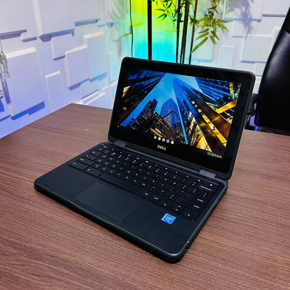 Dell Chromebook 3100 2 - in - 1 - Intel Celeron N4020 - 32GB eMMC - 4GB RAM - Touchscreen