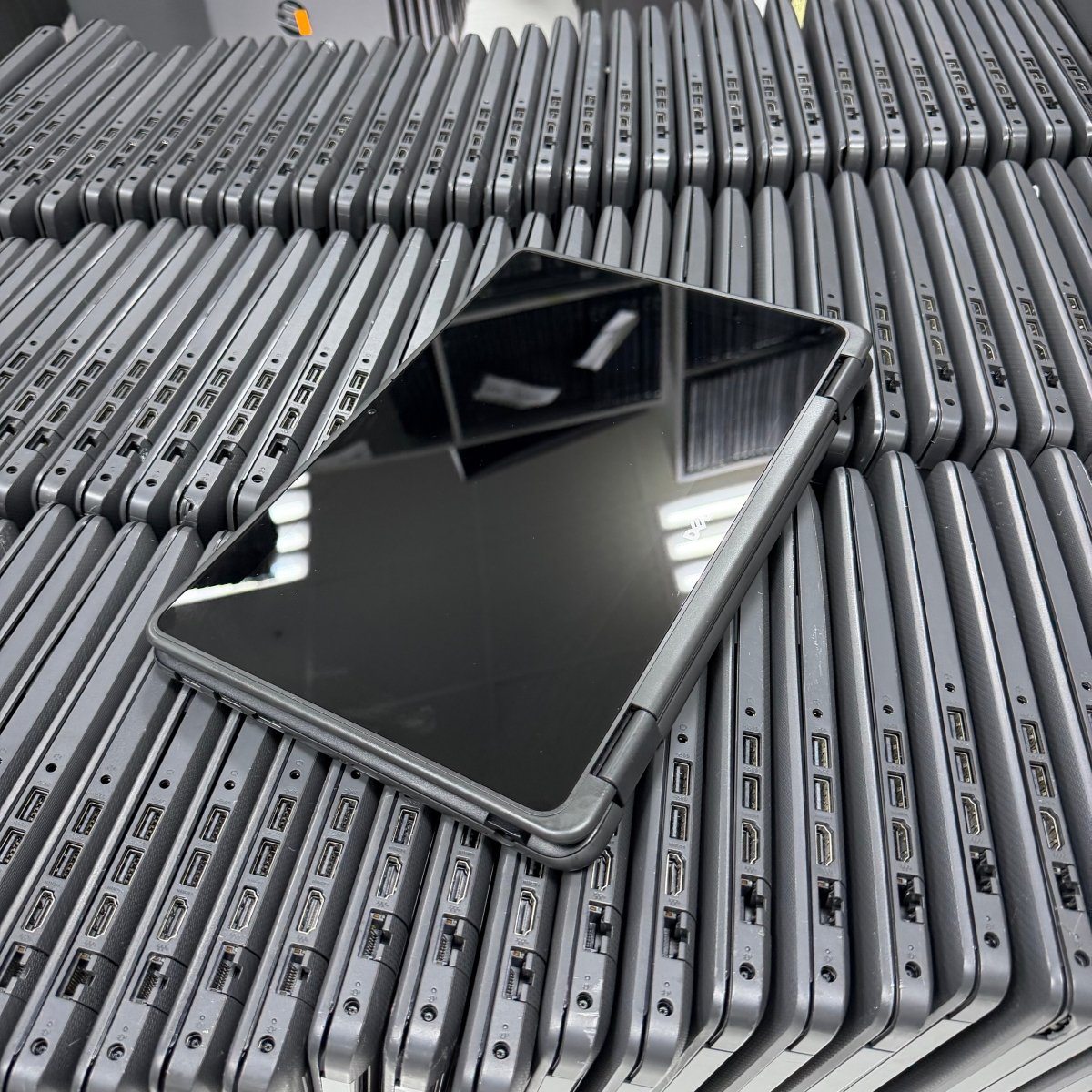 Dell Latitude 3189 2-in-1 | Intel Pentium N4200 | 8GB RAM | 256GB SSD | Touchscreen