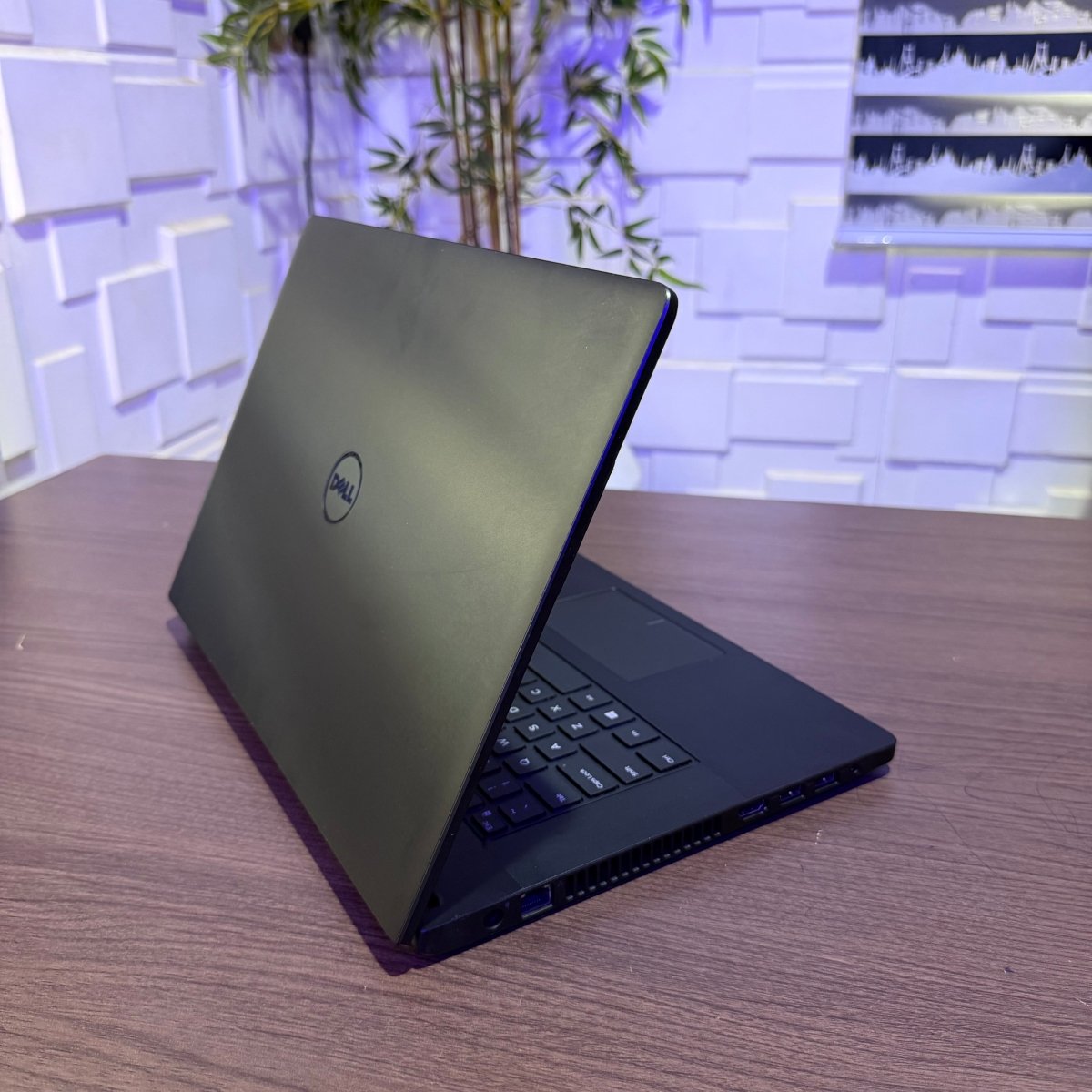 Dell Latitude 3470 | Core i5 6th Gen | 8GB RAM | 256GB SSD | Touchscreen
