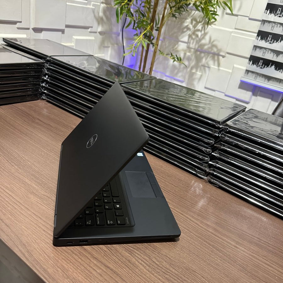 Dell Latitude 5480 - 6th Gen. Intel Core i5 - 256GB SSD - 8GB RAM - Keyboard Light