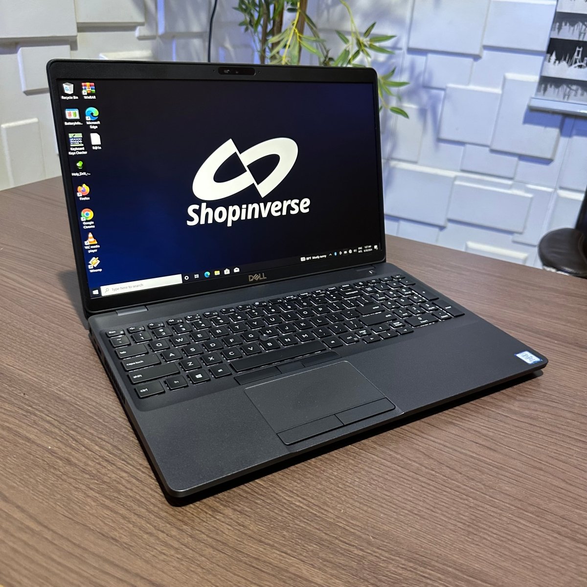 Dell Latitude 5500 - 8th Gen. Intel Core i7 - 256GB SSD - 8GB RAM