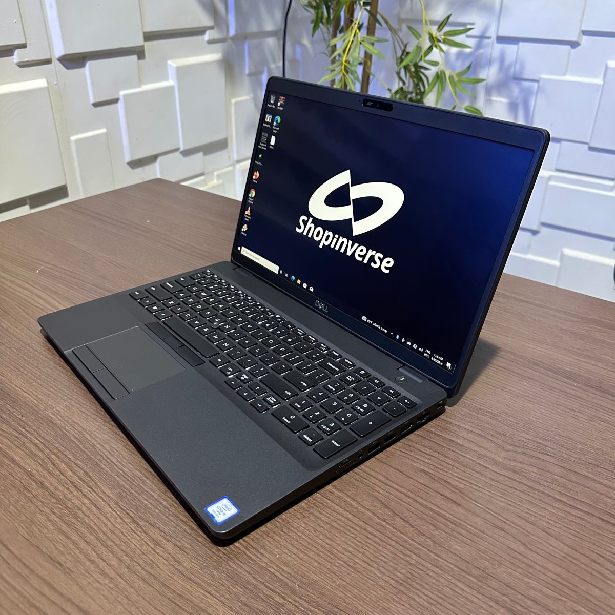 Dell Latitude 5500 - 8th Gen. Intel Core i5 - 256GB SSD - 8GB RAM - Touchscreen - Keyboard Light