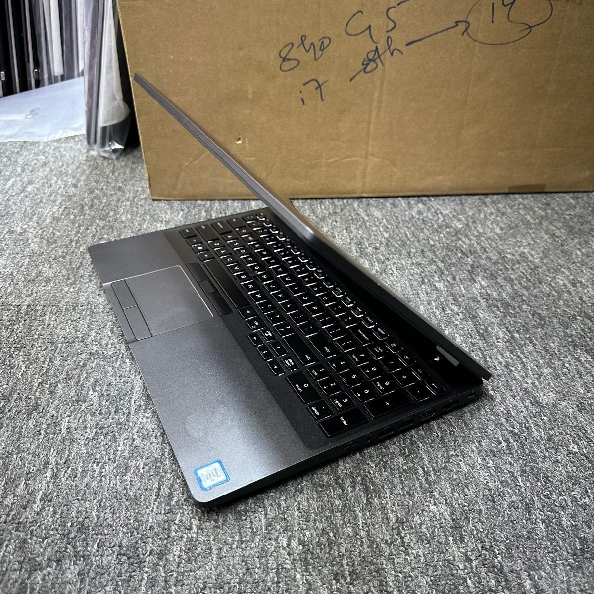 Dell Latitude 5500 - 8th Gen. Intel Core i7 - 256GB SSD - 8GB RAM - Touchscreen - Keyboard Light