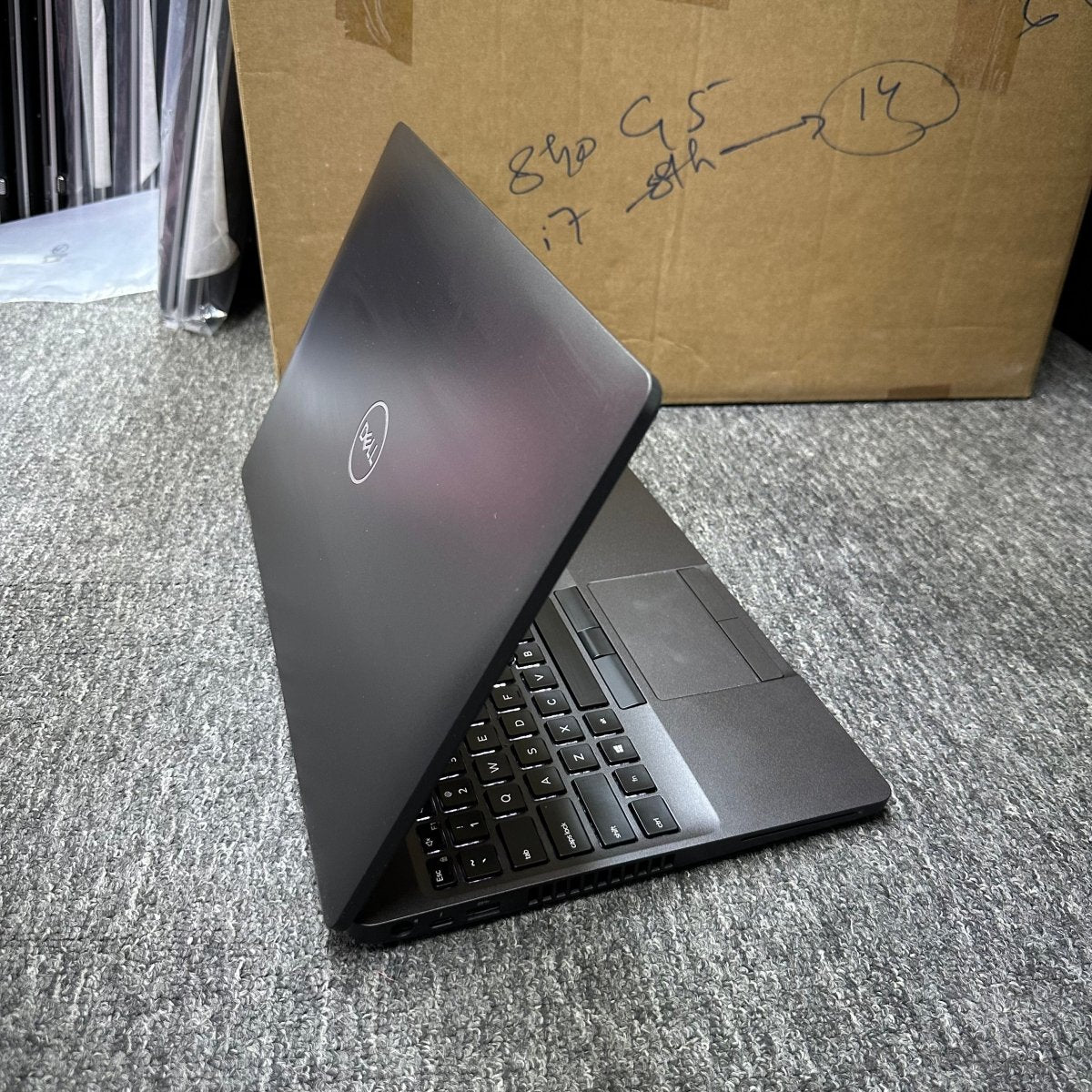Dell Latitude 5500 - 8th Gen. Intel Core i7 - 256GB SSD - 8GB RAM - Touchscreen - Keyboard Light