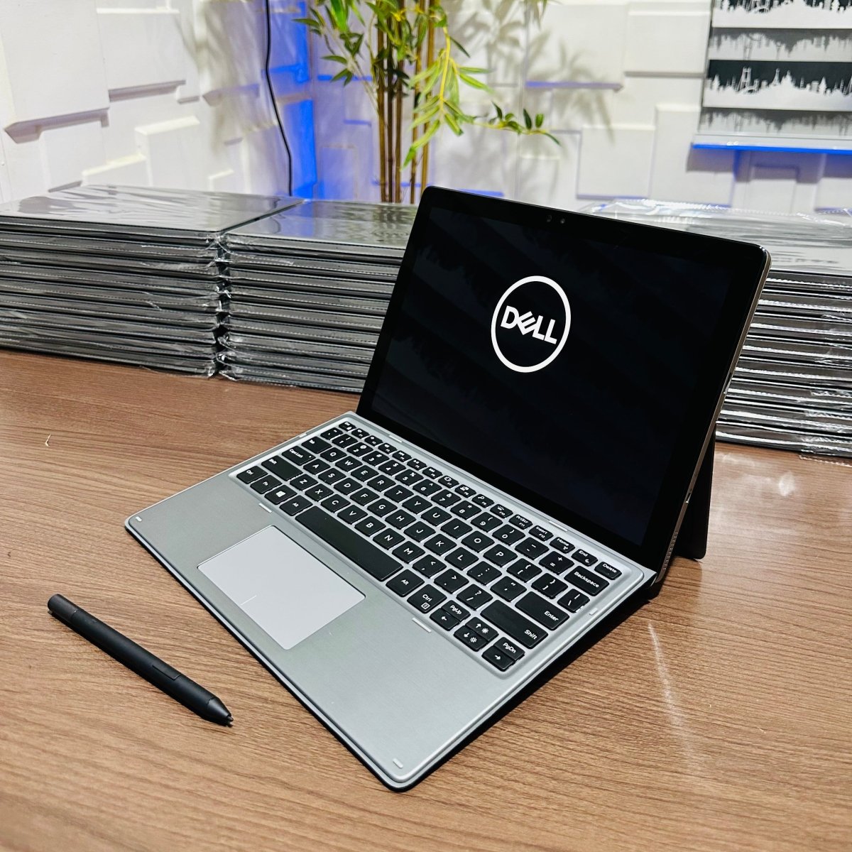 Dell Latitude 7200 2 - in - 1 | 8th Gen Core i7 | 16GB RAM | 256GB SSD | Touchscreen | Backlit Keyboard