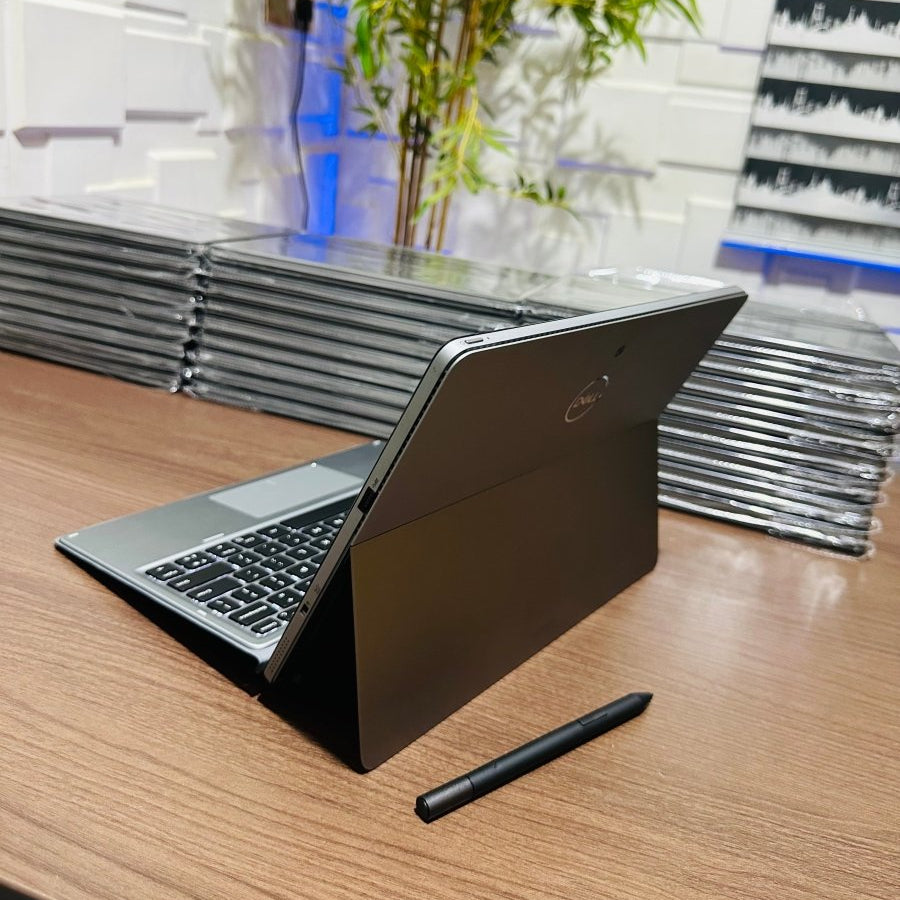 Dell Latitude 7200 2 - in - 1 - 8th Gen. Intel Core i5 - 256GB SSD - 8GB RAM - Keyboard Light - Touchscreen