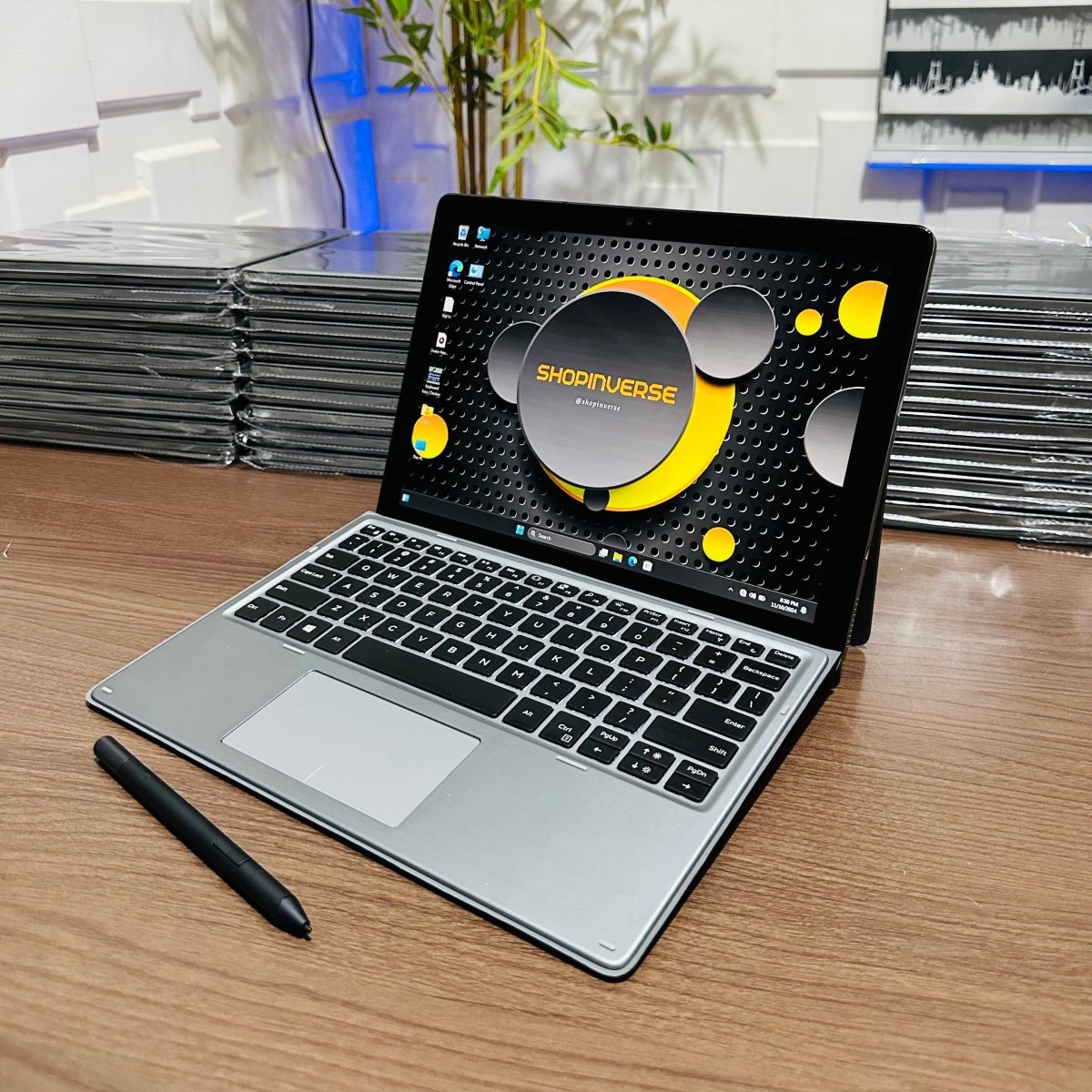 Dell Latitude 7210 2 - in - 1 - 10th Gen. Intel Core i5 - 256GB SSD - 16GB RAM - Keyboard Light - Touchscreen