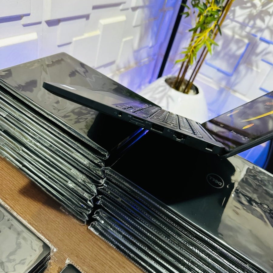 Dell Latitude 7280 - 6th Gen. Intel Core i7 - 256GB SSD - 8GB RAM - Keyboard Light - Touchscreen