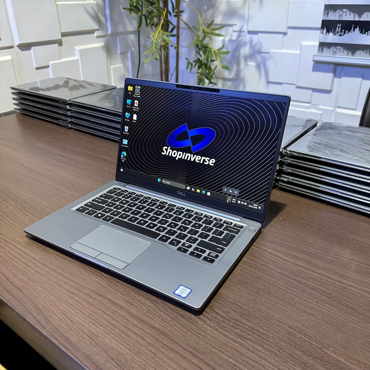Dell Latitude 7300 - 8th Gen. Intel Core i7 - 256GB SSD - 8GB RAM - keyboard Light - Touchscreen