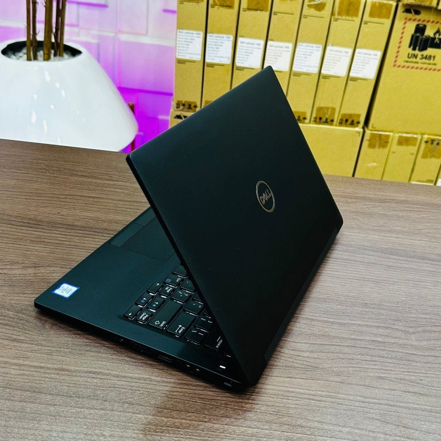 Dell Latitude 7380 - 7th Gen. Intel Core i5 - 256GB SSD - 8GB RAM - Keyboard Light
