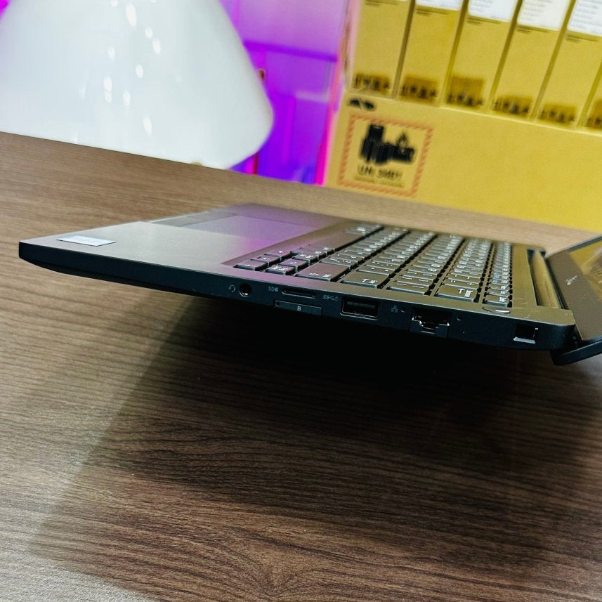 Dell Latitude 7380 - 7th Gen. Intel Core i5 - 256GB SSD - 8GB RAM - Keyboard Light