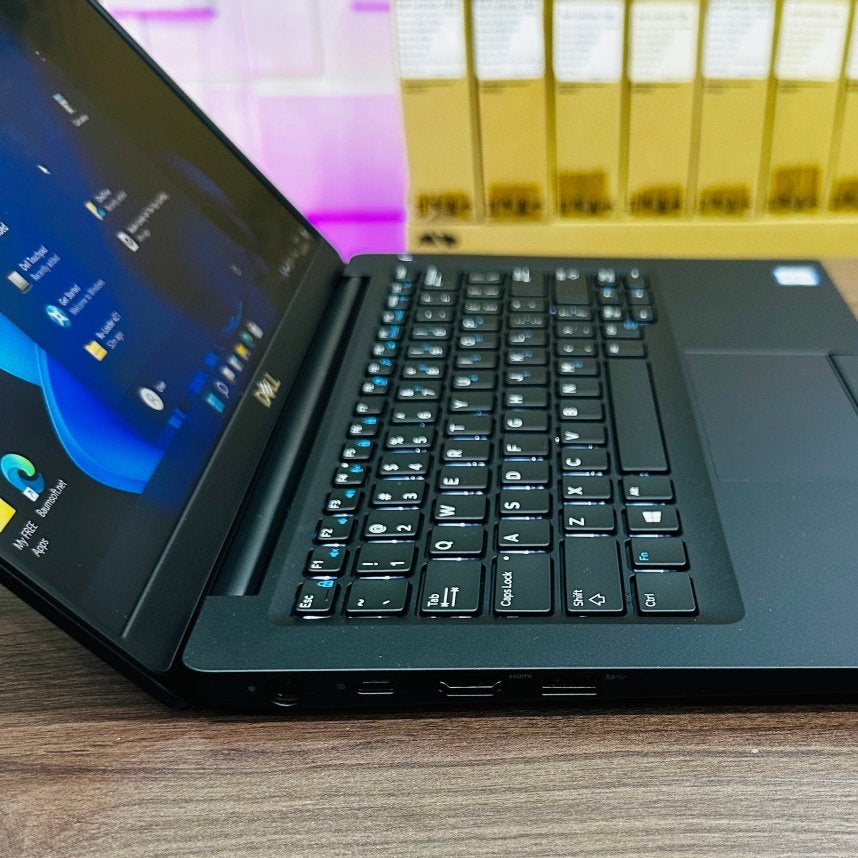 Dell Latitude 7380 - 7th Gen. Intel Core i5 - 256GB SSD - 8GB RAM - Keyboard Light