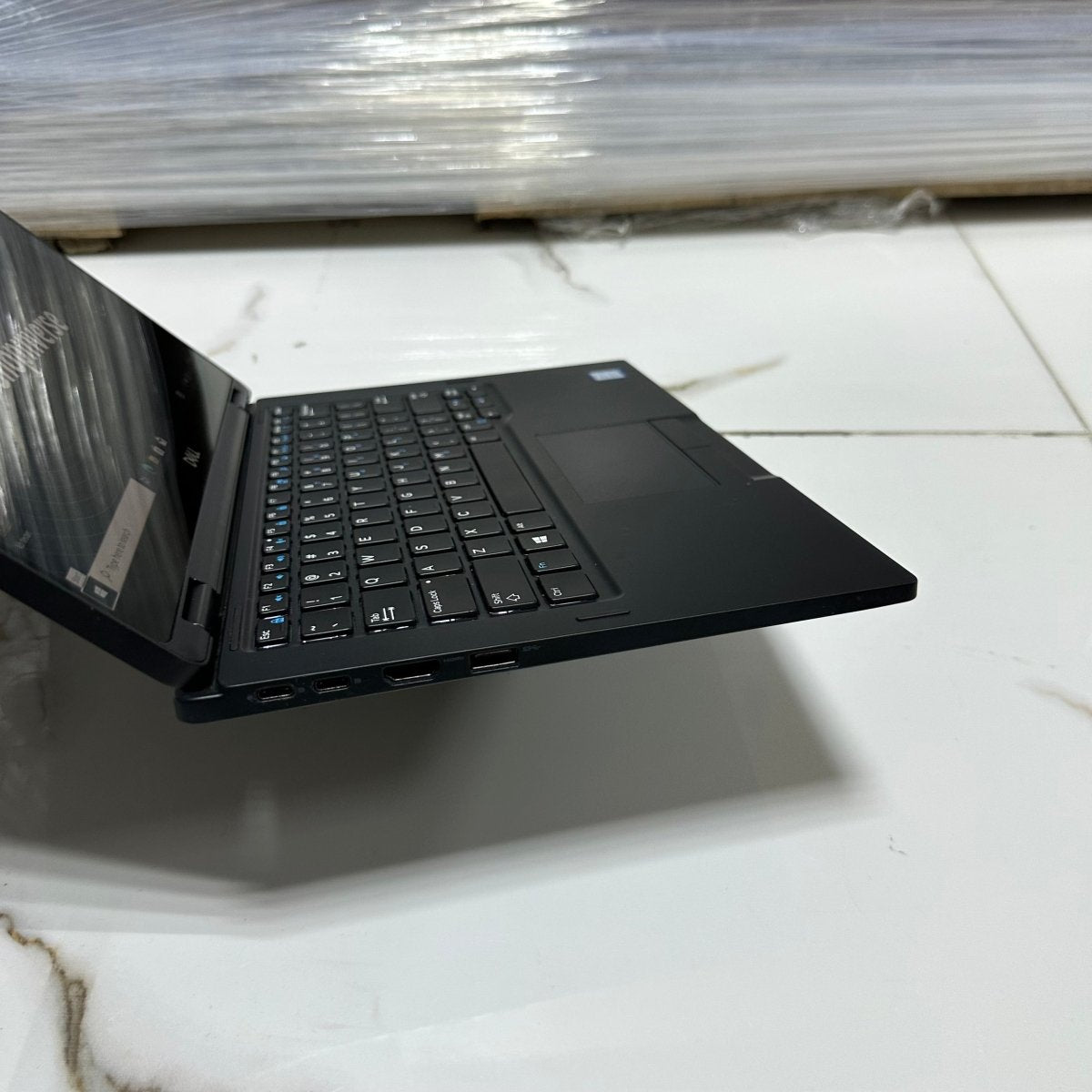 Dell Latitude 7390 2 - in - 1 - 8th Gen. Intel Core i5 - 256GB SSD - 8GB RAM - Keyboard Light - Touchscreen