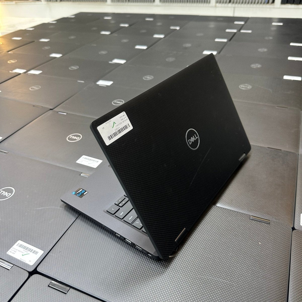 Dell Latitude 7420 2 - in - 1 - 11th Gen. Intel Core i5 - 256GB SSD - 16GB RAM - Touchscreen - (Minor body dent)