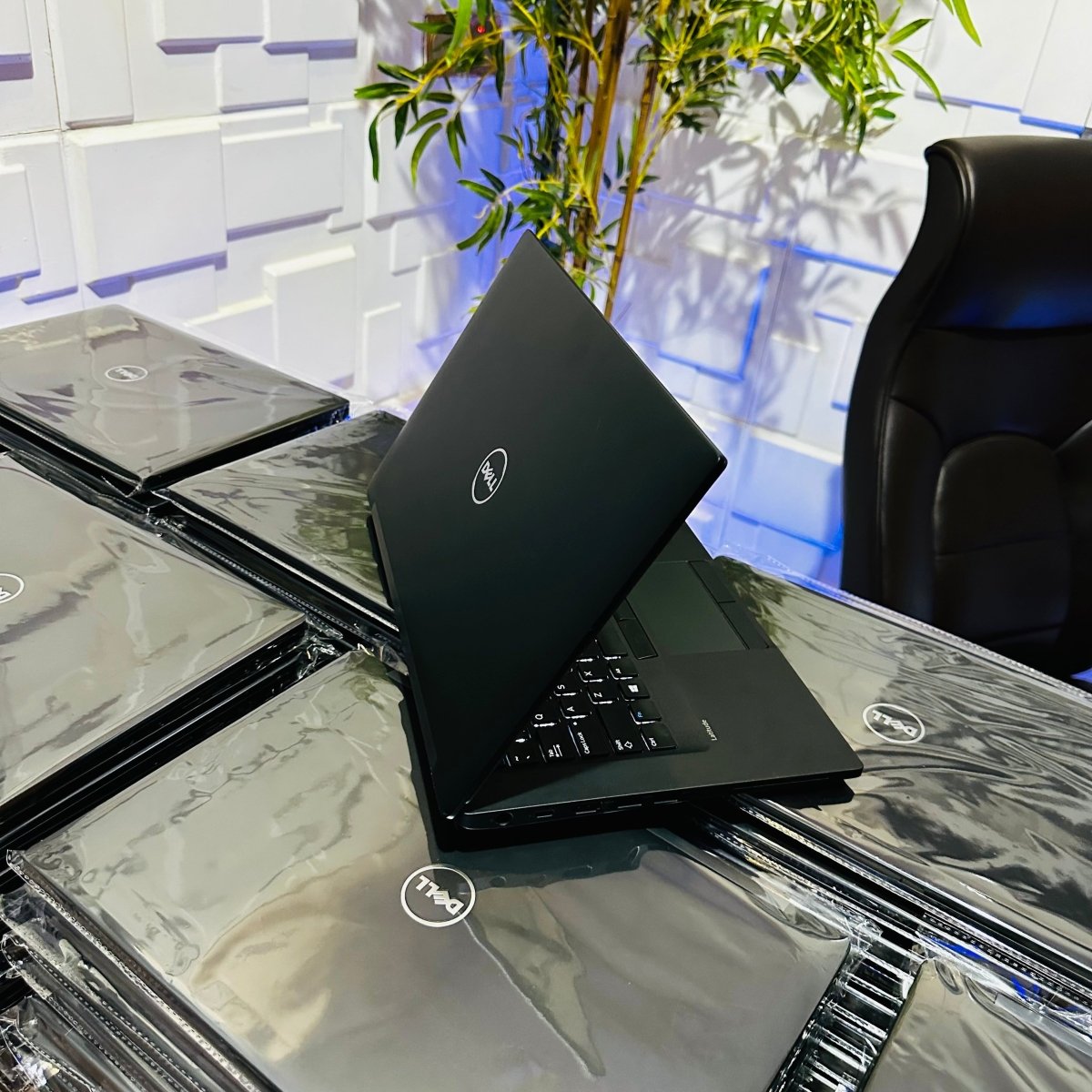 Dell Latitude 7480 - 7th Gen. Intel Core i7 - 256GB SSD - 8GB RAM - Keyboard Light - Touchscreen