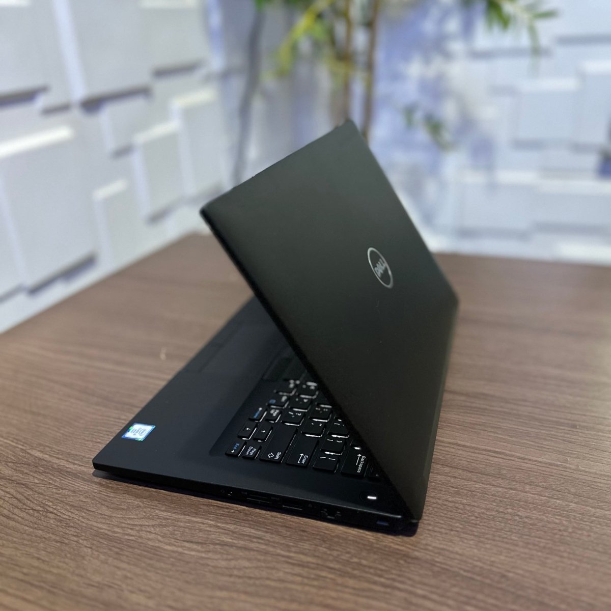 Dell Latitude 7480 | Intel Core i5 | 8GB RAM | 256GB SSD | Backlit Keyboard