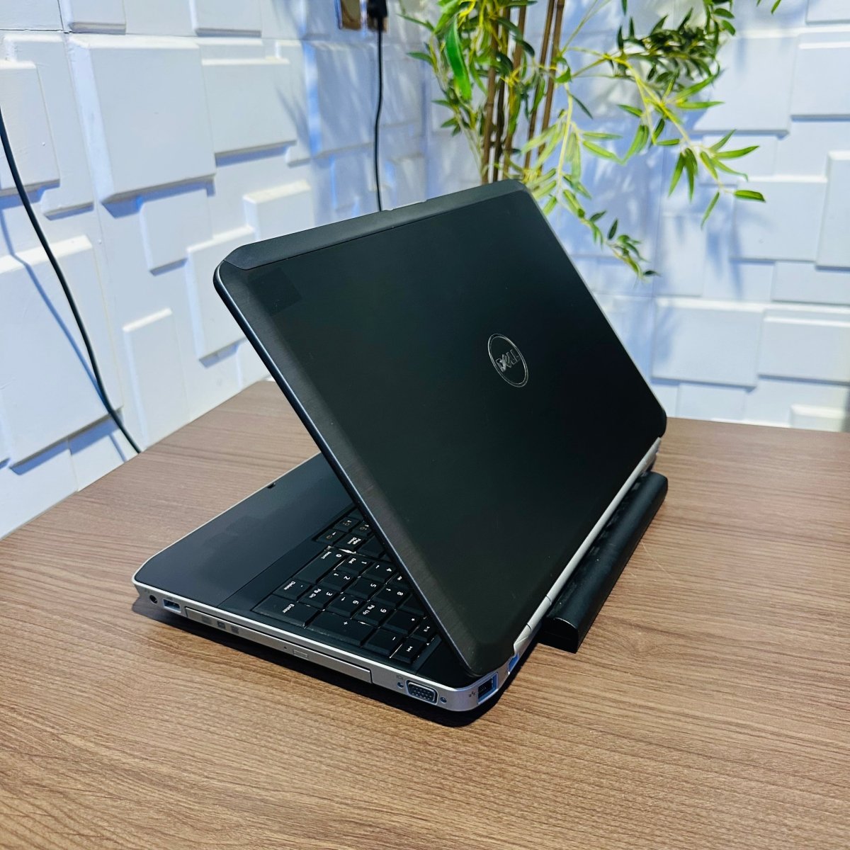 Dell Latitude E5520 - Intel Core i5 - 250GB HDD - 4GB RAM - Keyboard Light