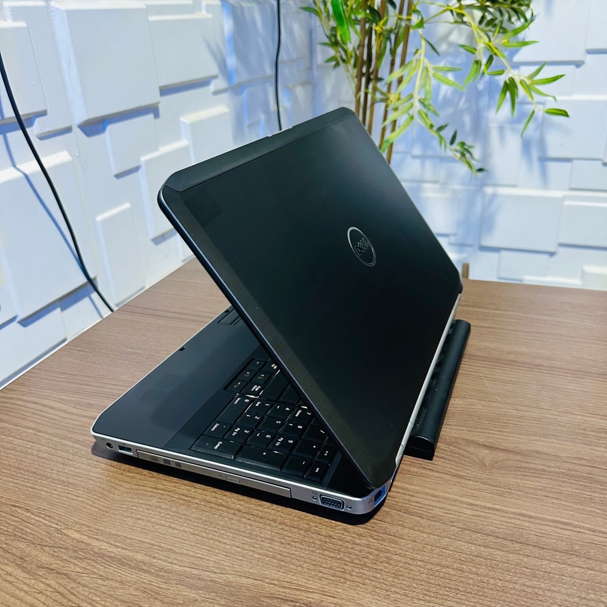 Dell Latitude E5520 - Intel Core i5 - 250GB HDD - 4GB RAM - Keyboard Light