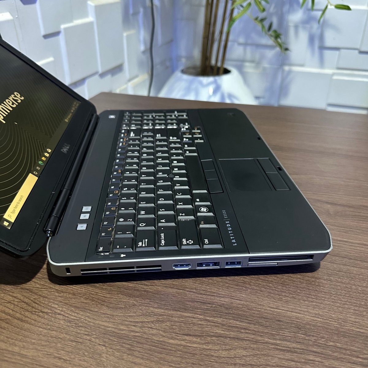 Dell Latitude E5520 - Intel Core i5 - 250GB HDD - 4GB RAM - Keyboard Light