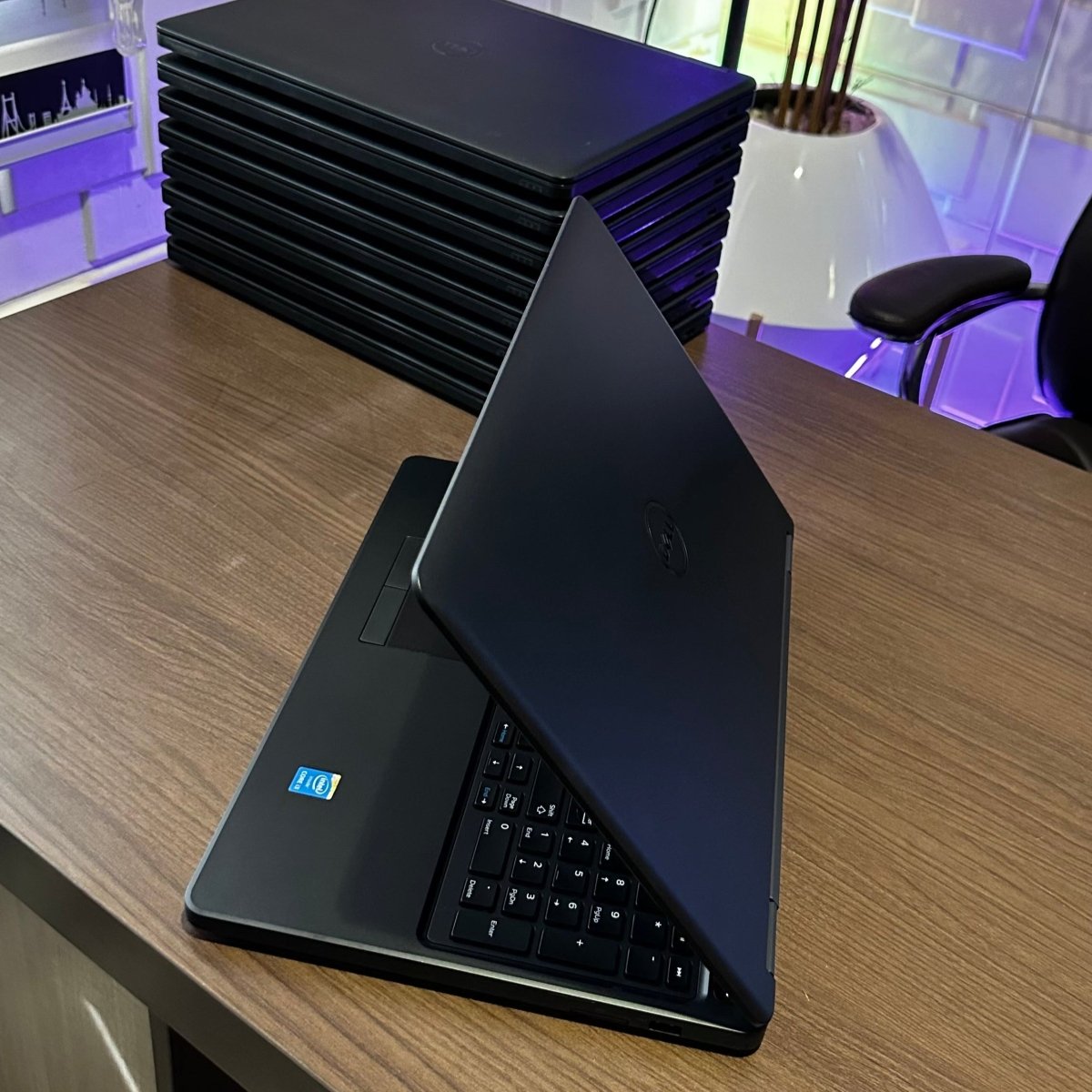 Dell Latitude E5550 - 5th Gen. Intel Core i5 - 500GB HDD - 8GB RAM - Keyboard Light