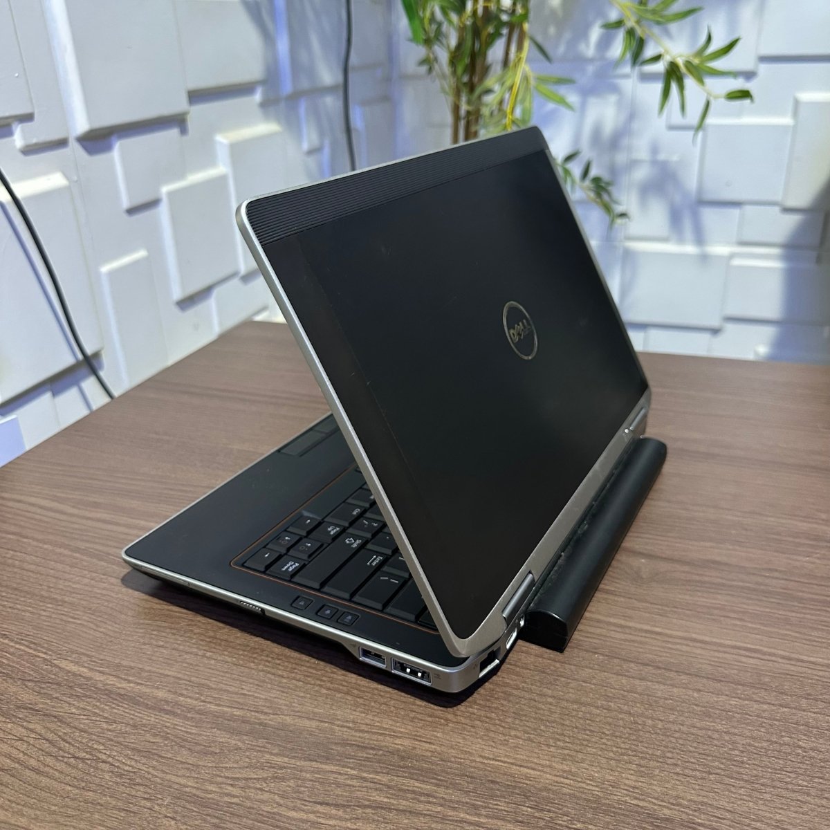 Dell Latitude E6320 - Intel Core i3 - 320GB HDD - 8GB RAM